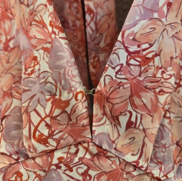 Astr The Label Womens Crop Top Sz M Tie Back Rich Satin All Over Pink Floral - Picture 4 of 10